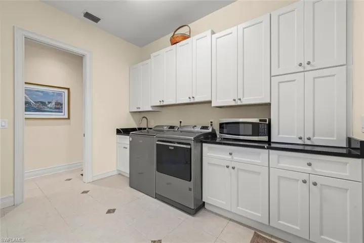 2417  Wulfert  RD, Sanibel, FL 33957