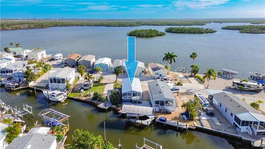 Waterfront Home in Boating Community