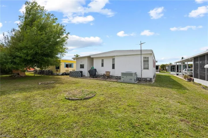567  Winning  WAY, North Fort Myers, FL 33917