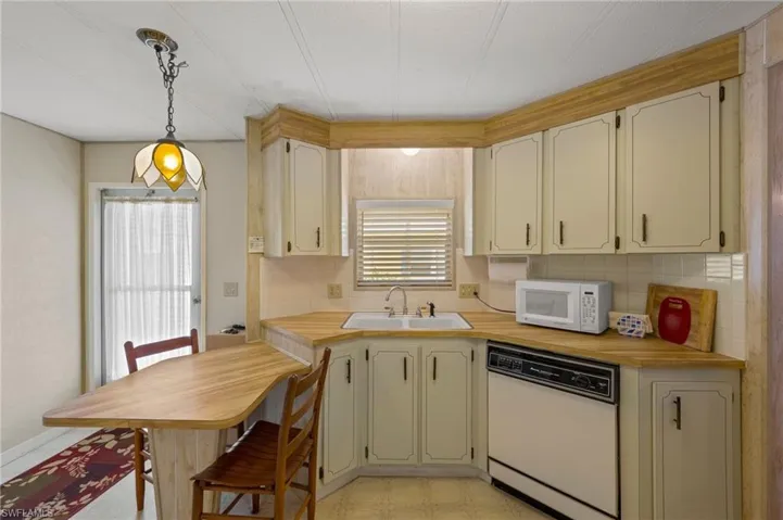 567  Winning  WAY, North Fort Myers, FL 33917