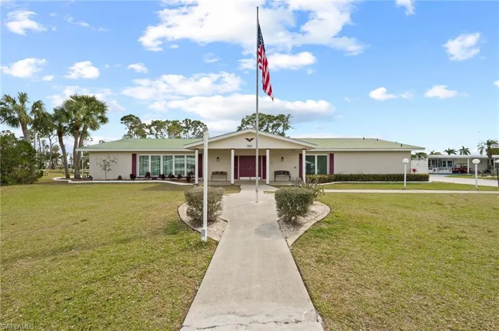 567  Winning  WAY, North Fort Myers, FL 33917