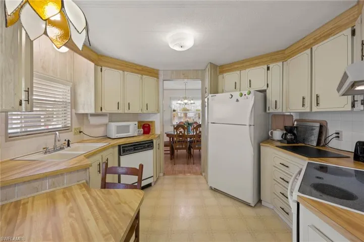 567  Winning  WAY, North Fort Myers, FL 33917