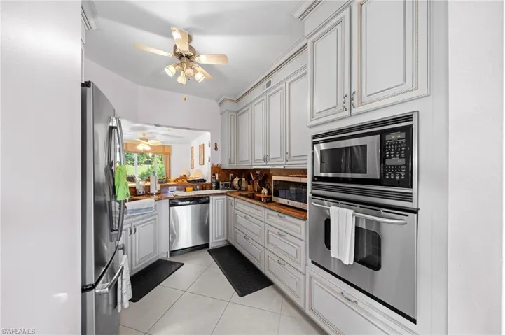 871  Tanbark  DR, Naples, FL 34108
