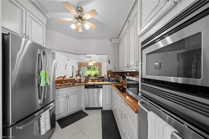 871  Tanbark  DR, Naples, FL 34108