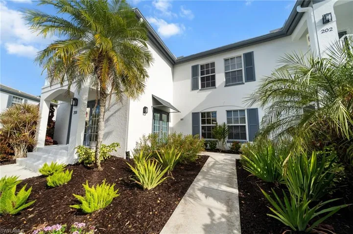 871  Tanbark  DR, Naples, FL 34108