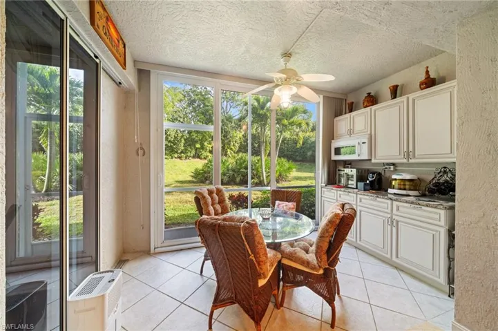 871  Tanbark  DR, Naples, FL 34108