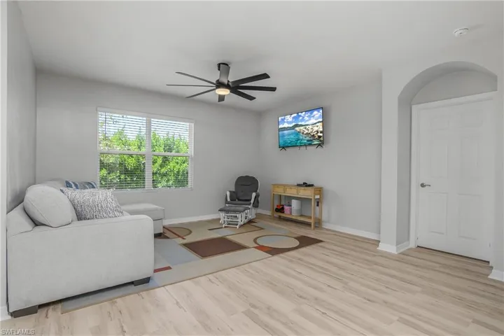 2544 20th Pl, Cape Coral, Florida 33993