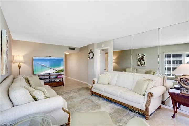 Great Room large enough for dining table, desk, etc.