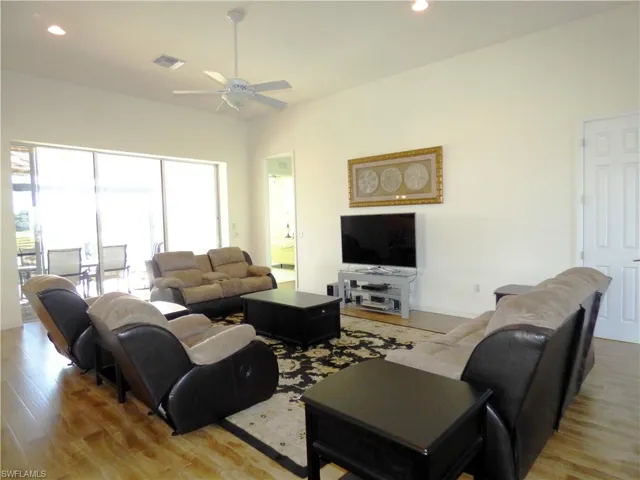 9129  Links  DR, Fort Myers, FL 33913