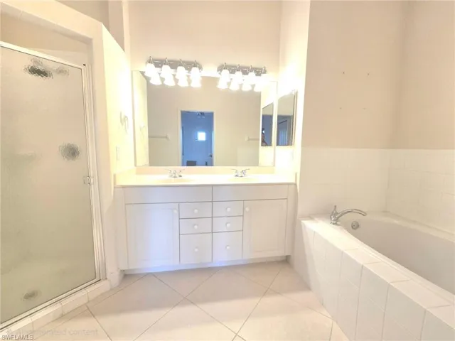 8068 Sanctuary Cir 2, Naples, Florida 34104