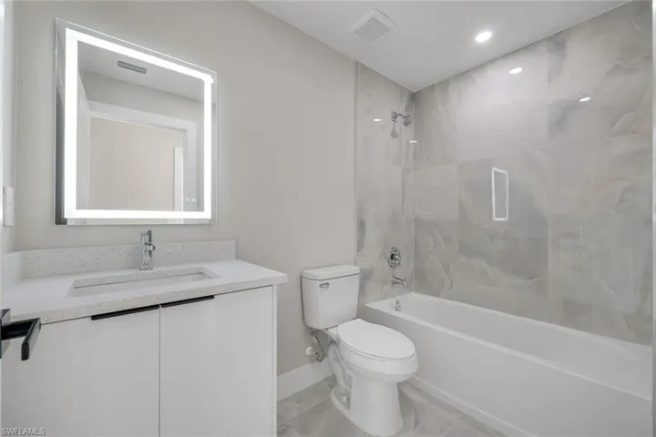 third guest bathroom/tercer bano de invitados