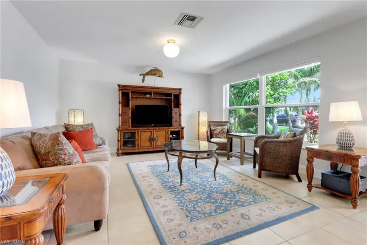 590  104th N AVE, Naples, FL 34108