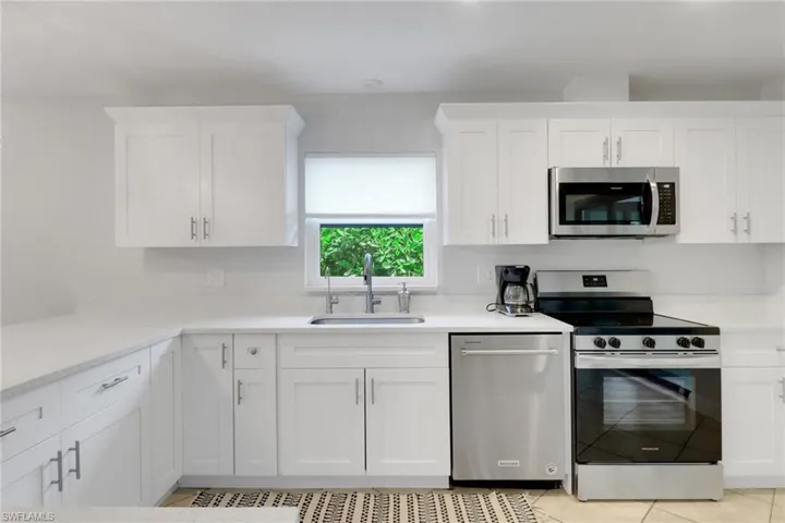 590  104th N AVE, Naples, FL 34108