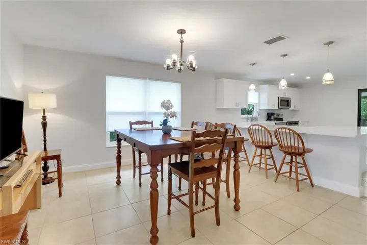 590  104th N AVE, Naples, FL 34108