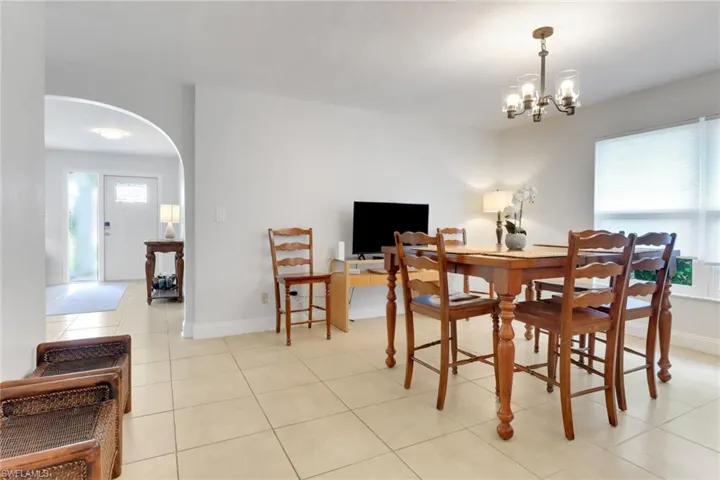 590  104th N AVE, Naples, FL 34108