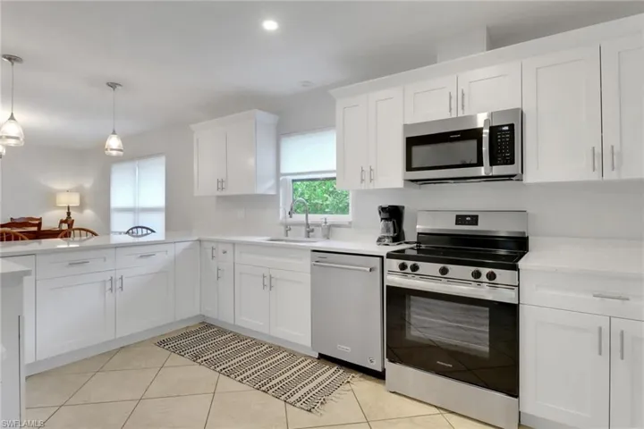 590  104th N AVE, Naples, FL 34108
