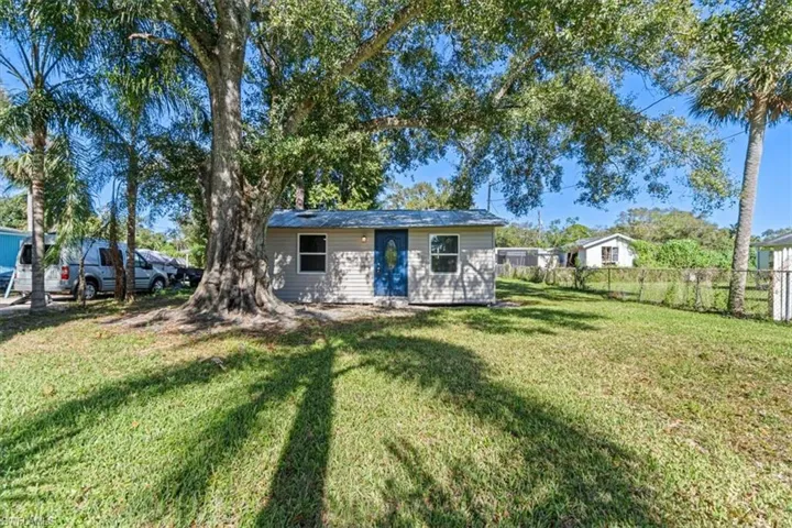 454  Ellis  ST, North Fort Myers, FL 33903