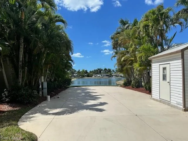 1343 Amethyst Lake Ln, Naples, Florida 34114