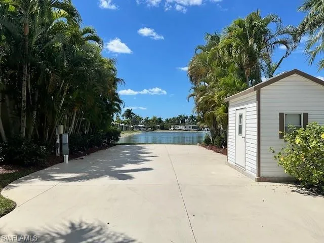 1343 Amethyst Lake Ln, Naples, Florida 34114