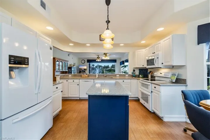 8208 Saratoga Dr # 202, Naples Fl 34113