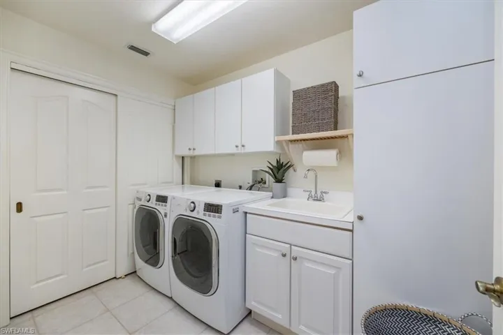 8208 Saratoga Dr # 202, Naples Fl 34113