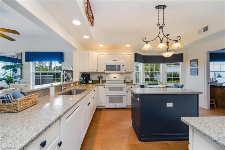 8208 Saratoga Dr # 202, Naples Fl 34113