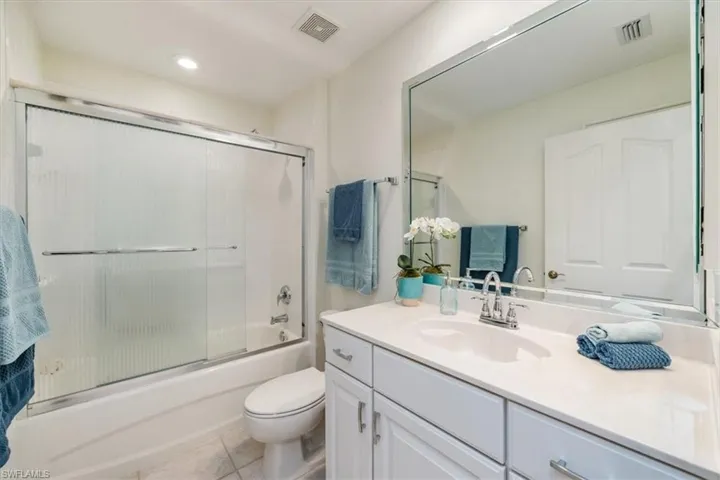 8208 Saratoga Dr # 202, Naples Fl 34113