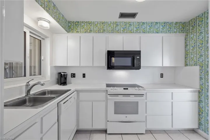 300  Jersey W RD, Lehigh Acres, FL 33936
