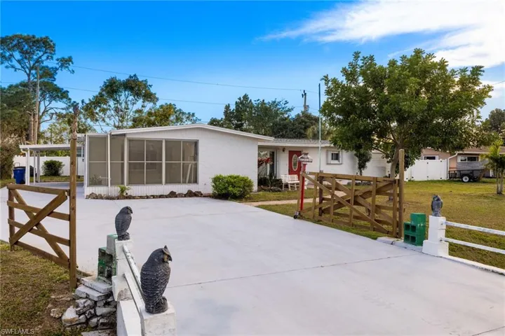 300  Jersey W RD, Lehigh Acres, FL 33936