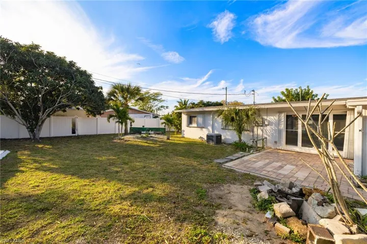 300  Jersey W RD, Lehigh Acres, FL 33936