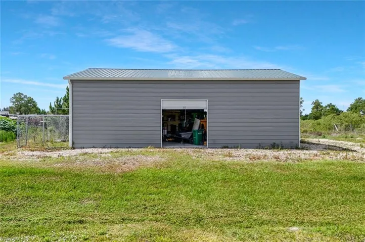 Front of garage/workshop: 10 foor door