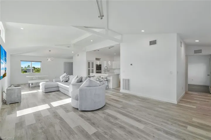 living room/kitchen
