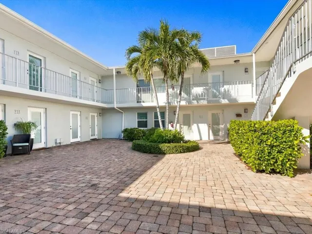 604 12th Ave S 604, Naples, Florida 34102