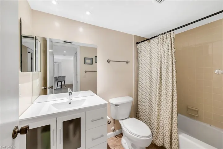 4955  Pepper  CIR, Naples, FL 34113