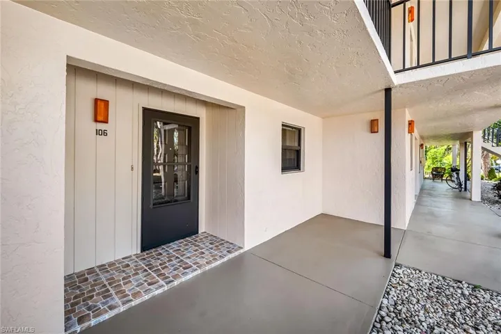 4955  Pepper  CIR, Naples, FL 34113