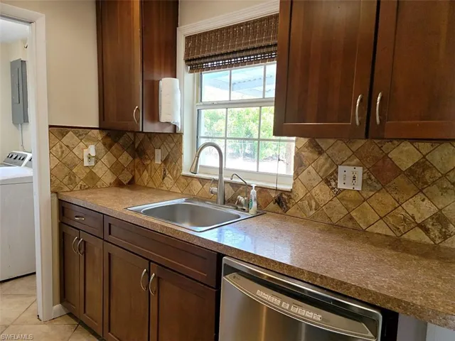 1509  Lindale  CIR, Lehigh Acres, FL 33936