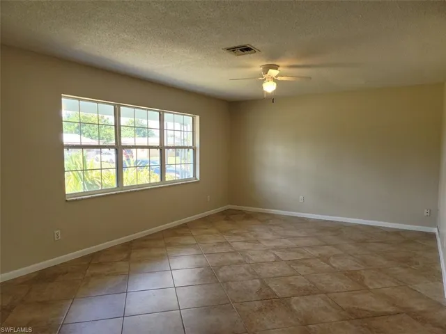 1509  Lindale  CIR, Lehigh Acres, FL 33936