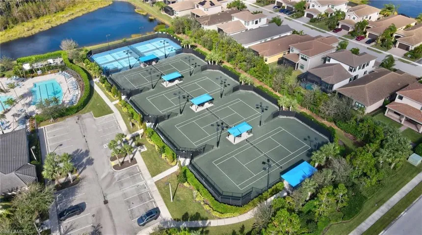 Bird's eye view tennis courts and pickleball courts