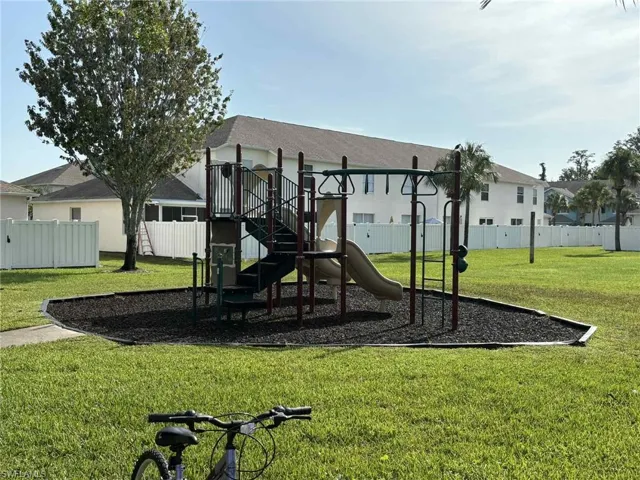3636 Pine Oak Cir 108, Fort Myers, Florida 33916