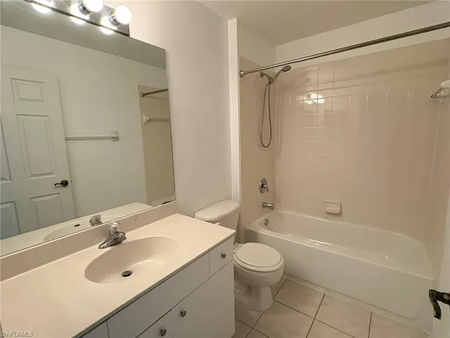 3636 Pine Oak Cir 108, Fort Myers, Florida 33916