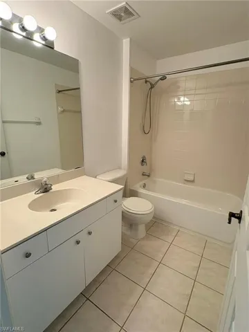 3636 Pine Oak Cir 108, Fort Myers, Florida 33916