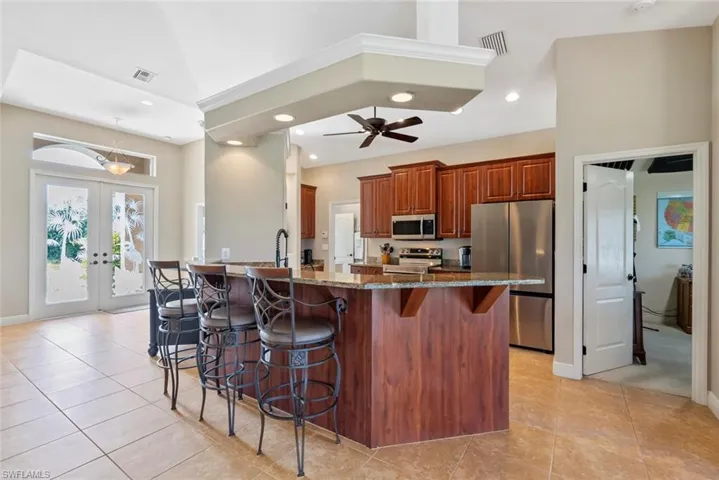 Kitchen with breakfast bar.