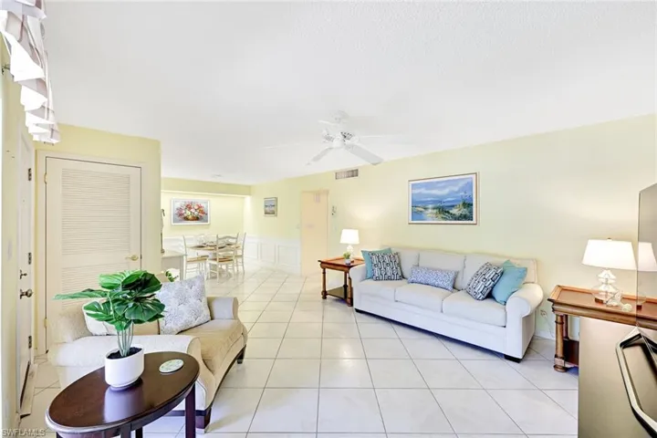 2000  Alamanda  DR, Naples, FL 34102