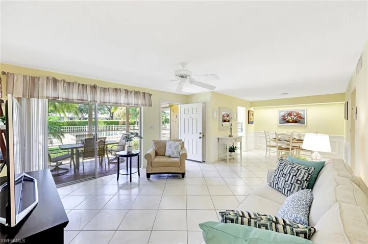 2000  Alamanda  DR, Naples, FL 34102