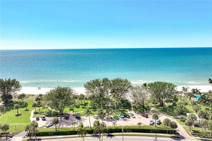 2000  Alamanda  DR, Naples, FL 34102