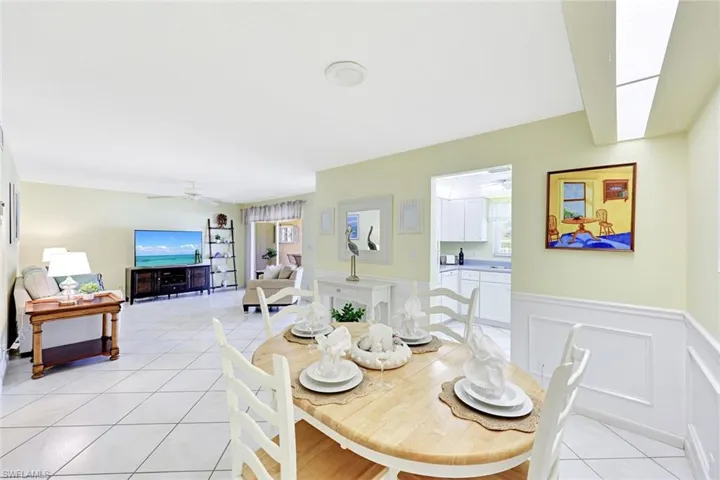 2000  Alamanda  DR, Naples, FL 34102