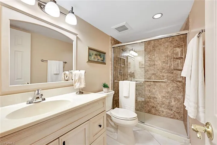 2000  Alamanda  DR, Naples, FL 34102
