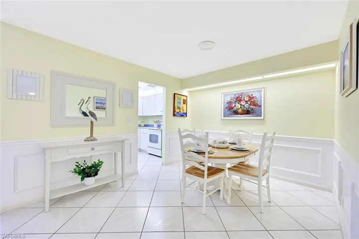 2000  Alamanda  DR, Naples, FL 34102