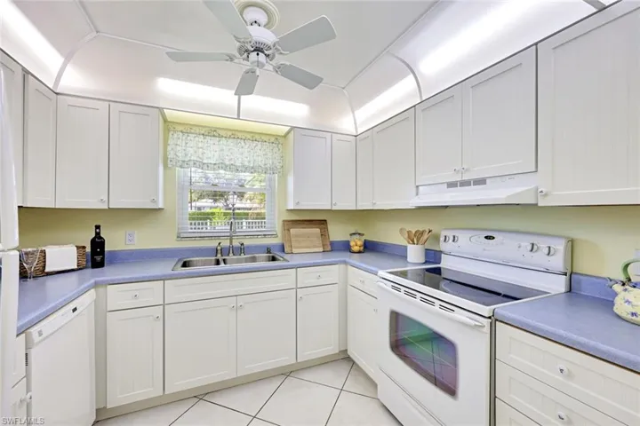 2000  Alamanda  DR, Naples, FL 34102