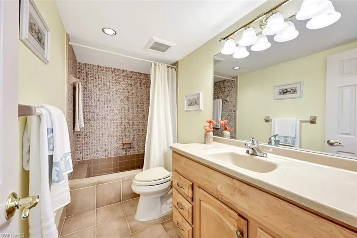 2000  Alamanda  DR, Naples, FL 34102